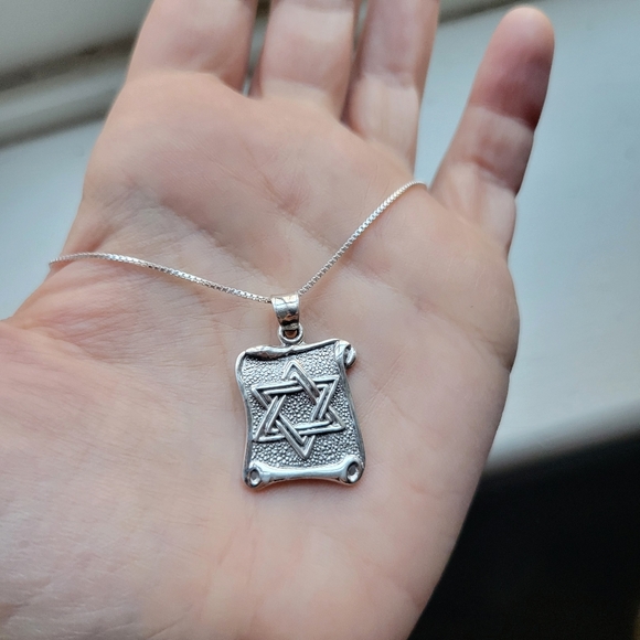 New Solid 925 Sterling Silver Torah Scroll Star of David Necklace - Picture 3 of 9